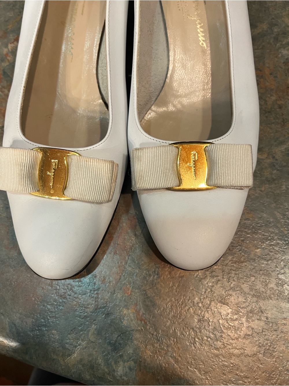 SALVATORE FERAGAMO 9 1/2 vintage flats iconic Vara bow gold tab 3133 - Picture 9 of 11